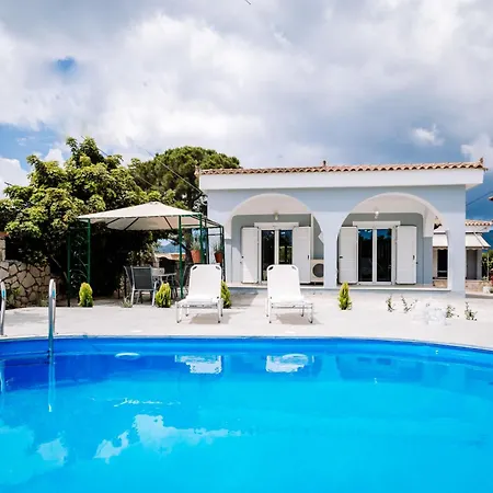 Rahes With Private Swimming Pool فيلة