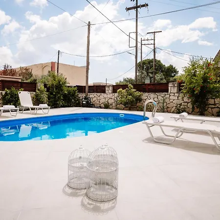Rahes With Private Swimming Pool *