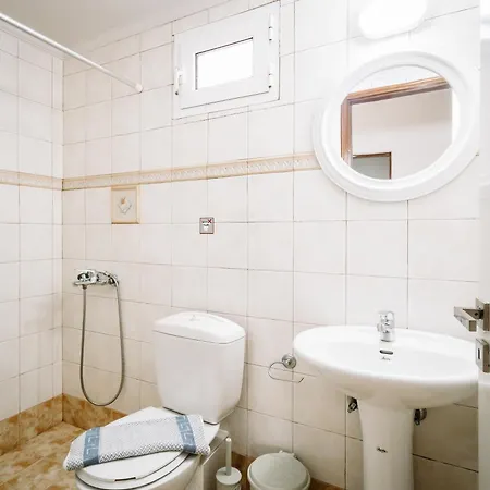 Rahes With Private Swimming Pool * Áyios Kírikos