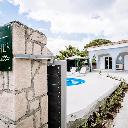 فيلة Rahes With Private Swimming Pool